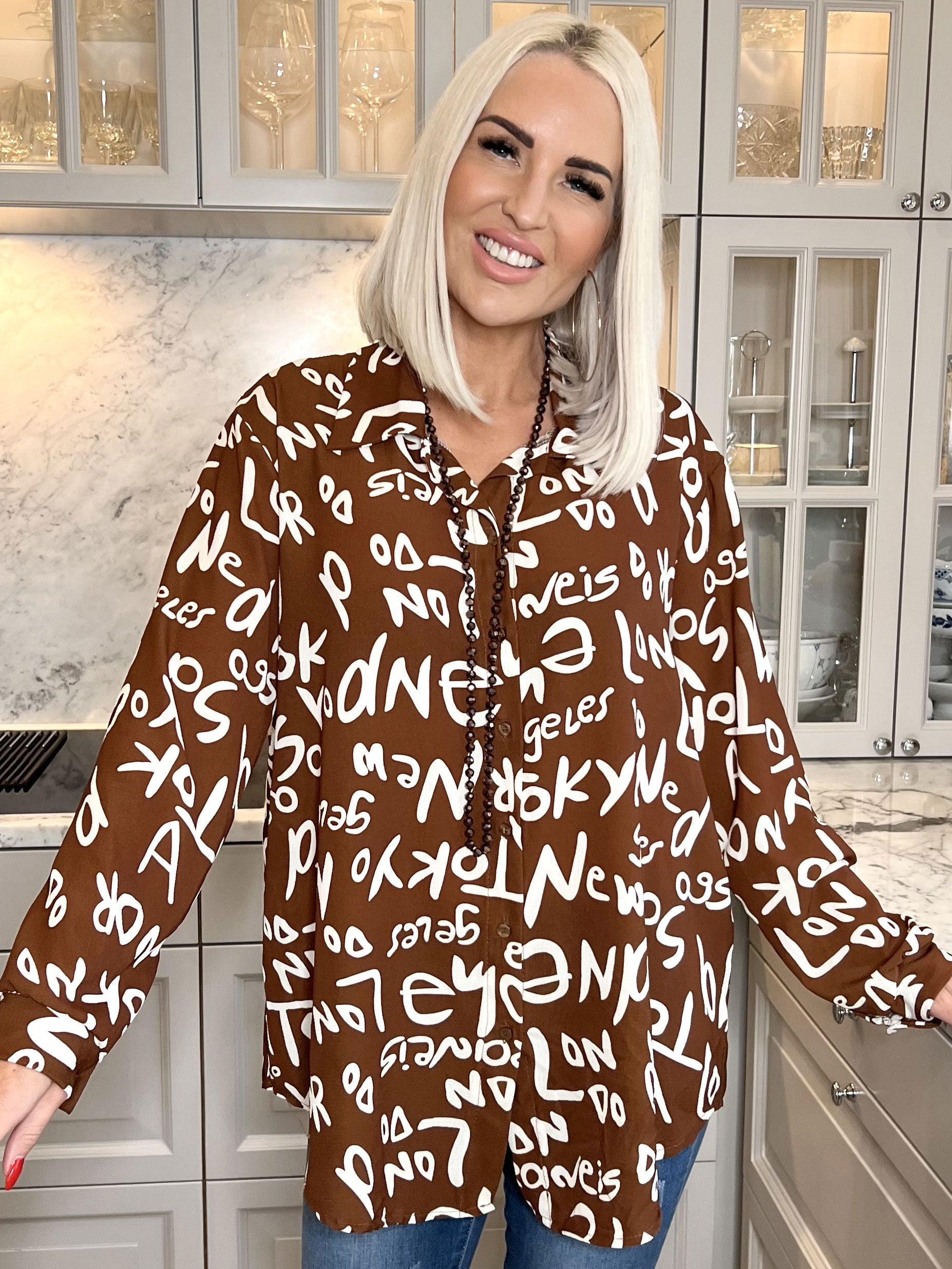 Sophi - Fin skjorta i stor storlek med texter